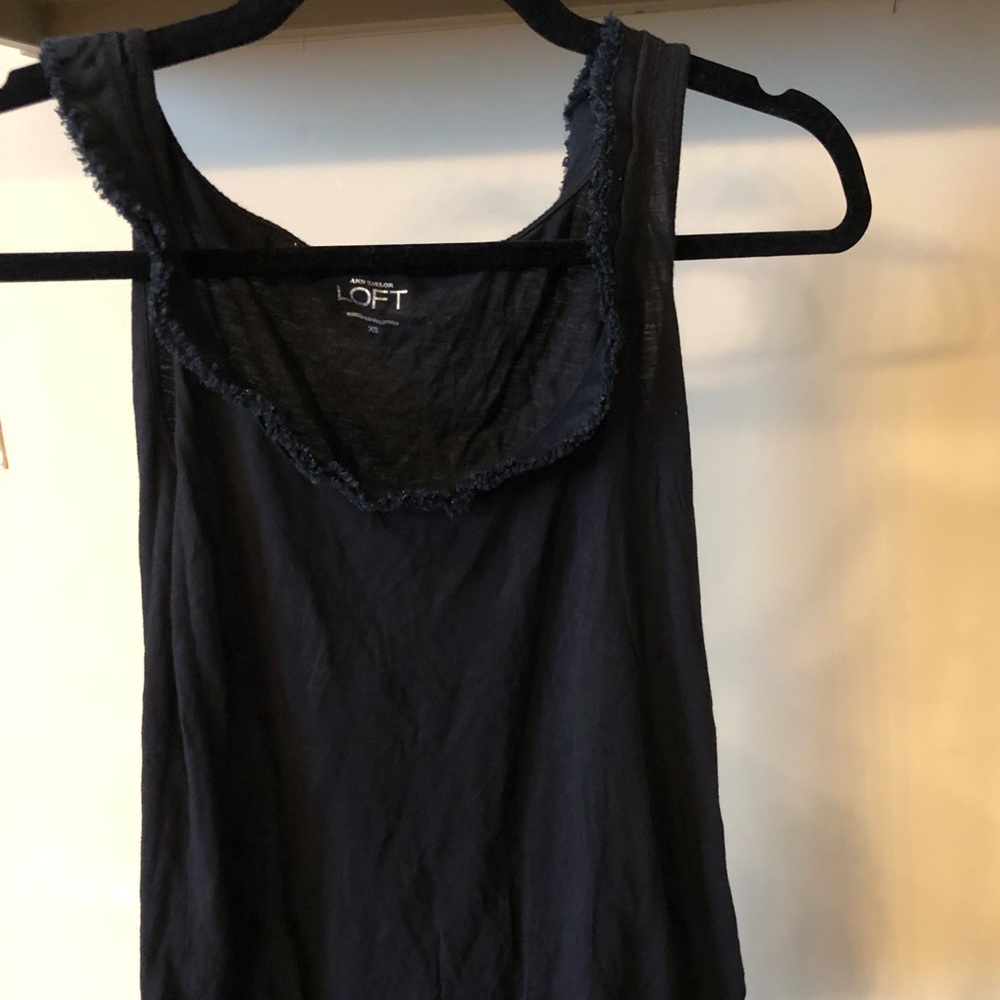 🌹 Ann Taylor LOFT black tank w frayed fringe look